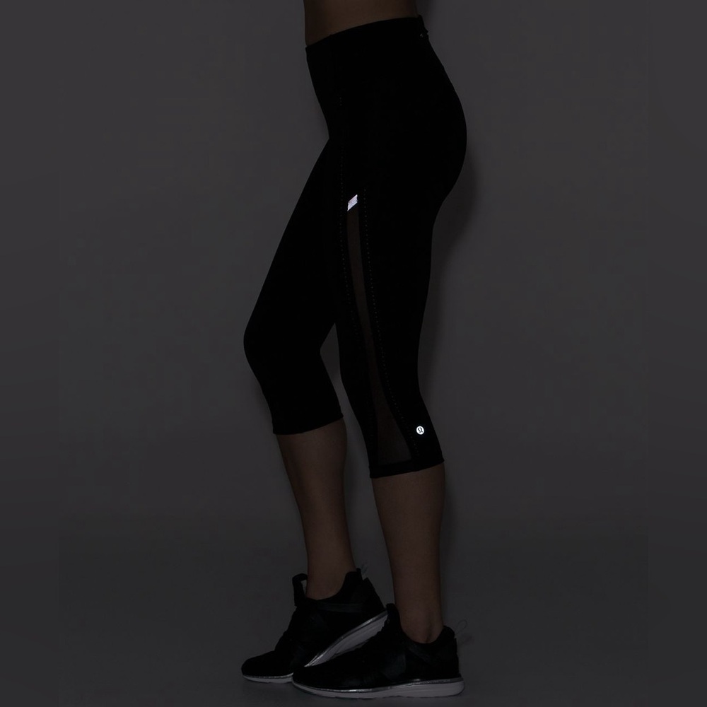 Lululemon Smooth Stride Crop - image 4